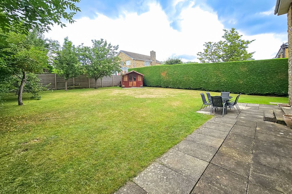 Property photo 3 of 27