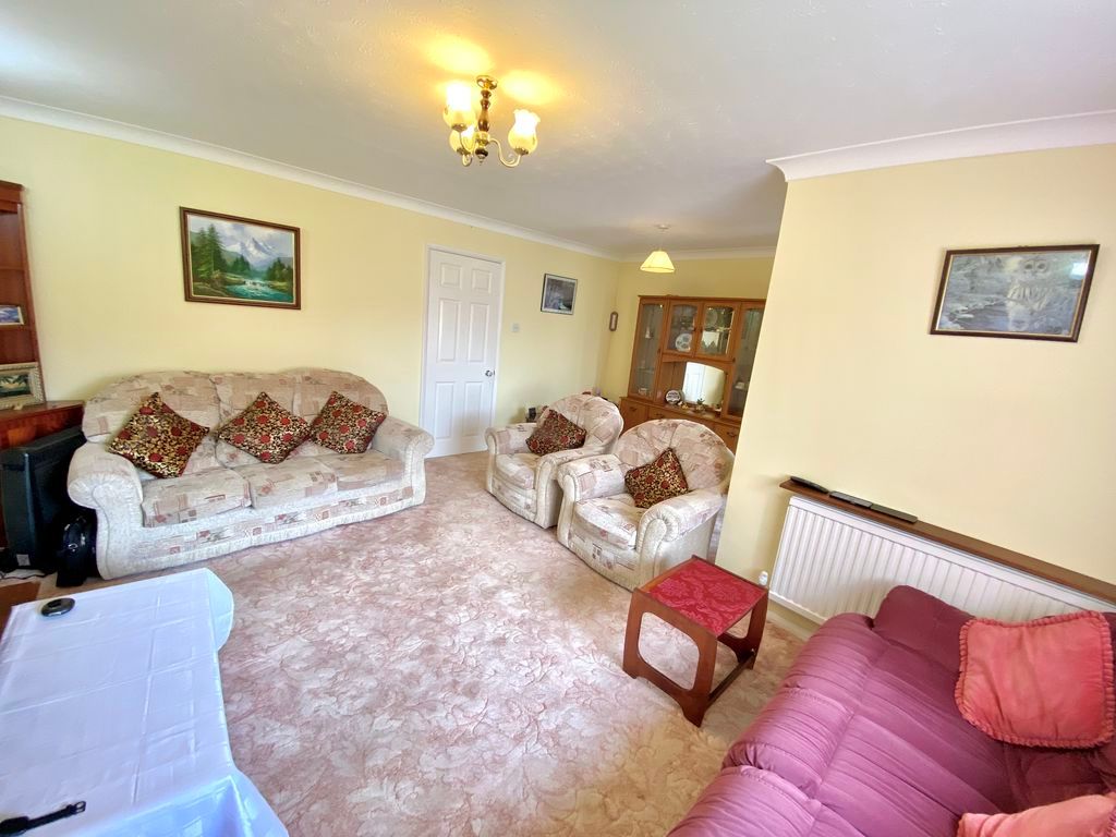 Property photo 2 of 17 Lounge