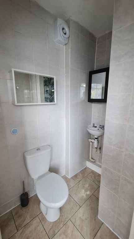 Property photo 3 of 4 Ensuite Shower Room