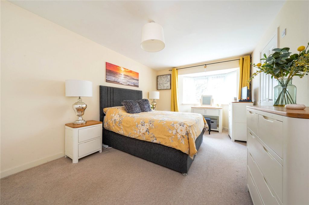 Property photo 2 of 23 Main Bedroom