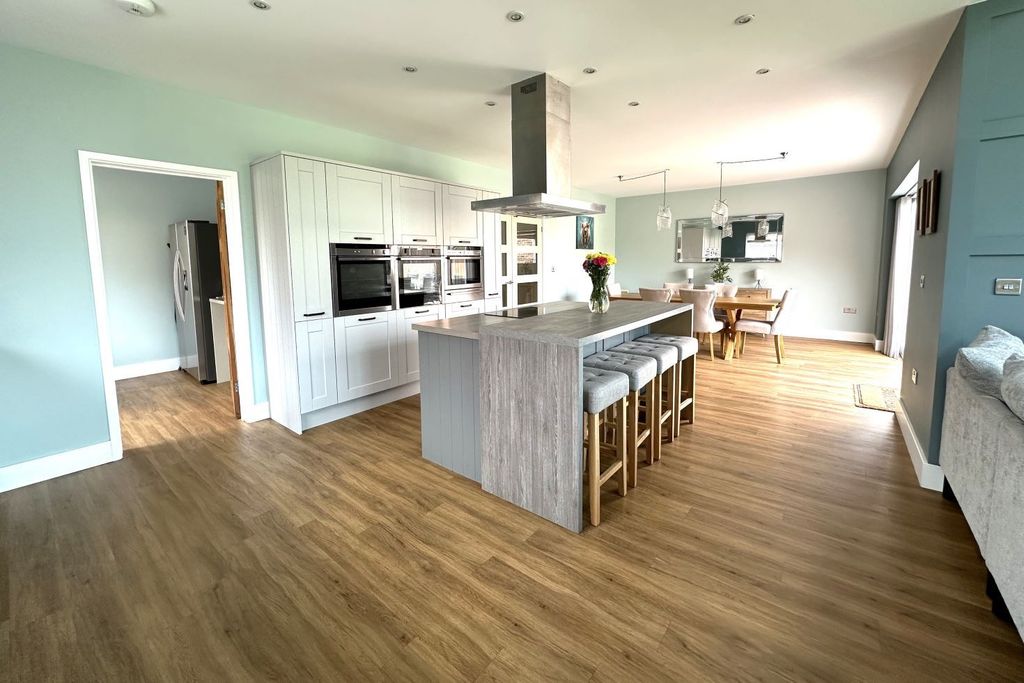 Property photo 1 of 23 Stunning Executive Residence For Sale