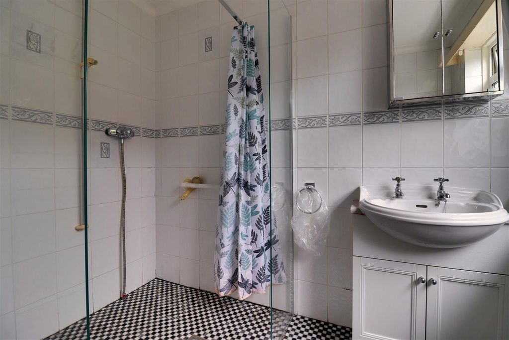 Property photo 3 of 32