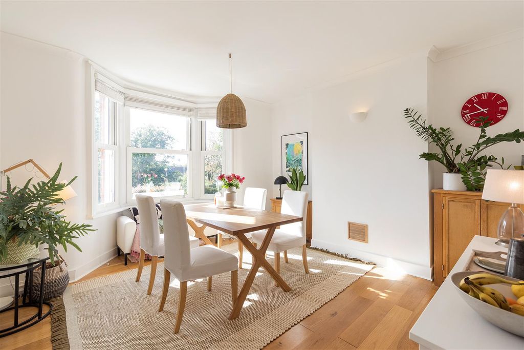 Property photo 3 of 38 Upper Walthamstow Road, E17