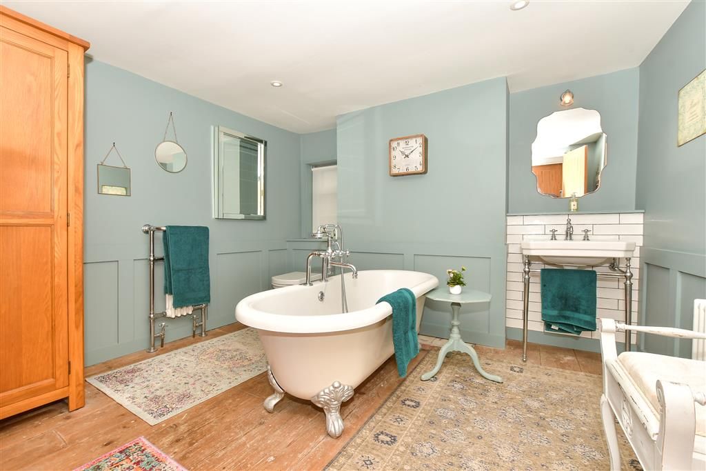 Property photo 3 of 13 Bathroom