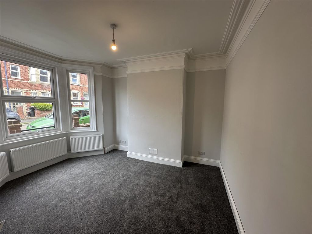 Property photo 3 of 7 43 Ls Lounge.Jpg