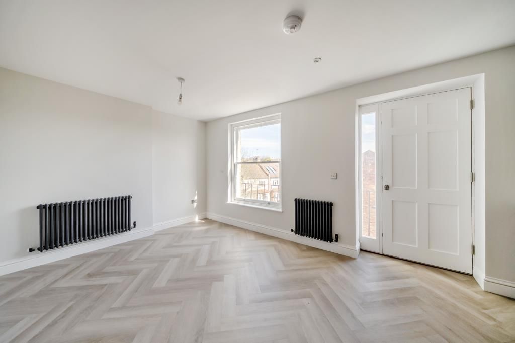 Property photo 3 of 16 Reception