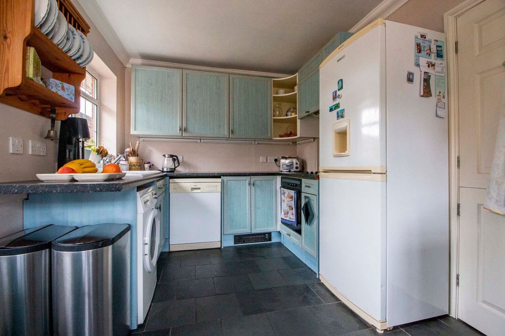 Property photo 3 of 24