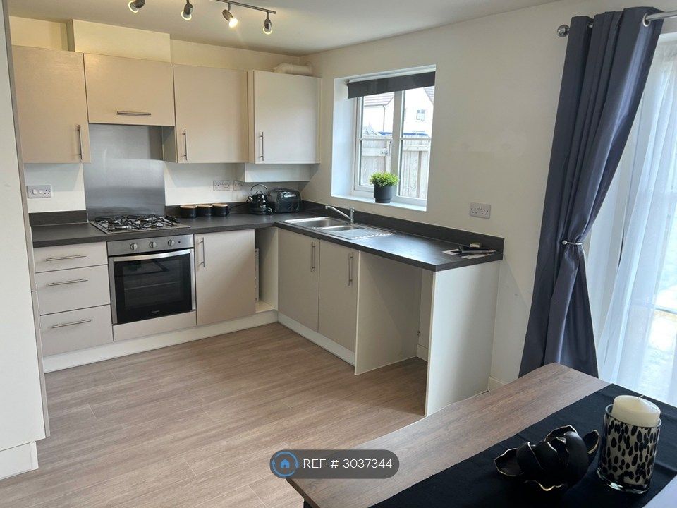 Property photo 2 of 32 Kitchen