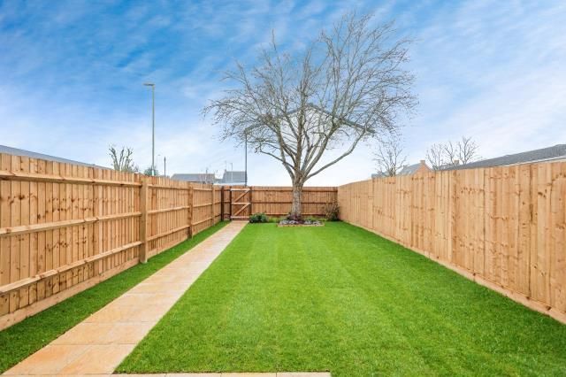 Property photo 2 of 11 Garden View