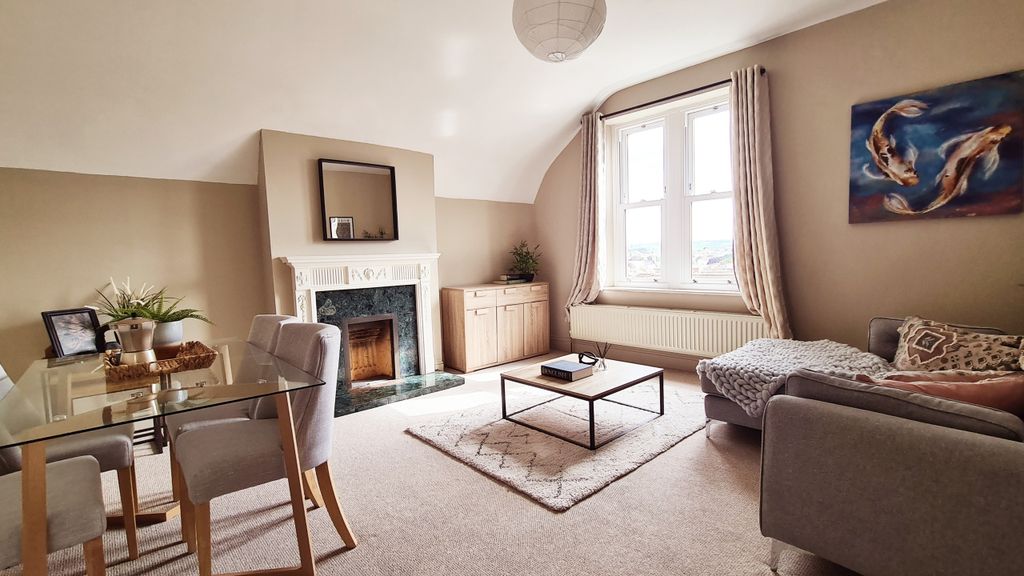 Property photo 1 of 20 Sitting Room