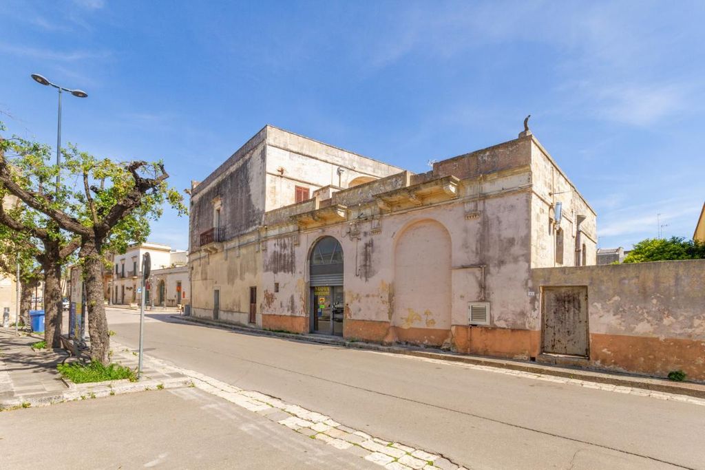 Property photo 2 of 36