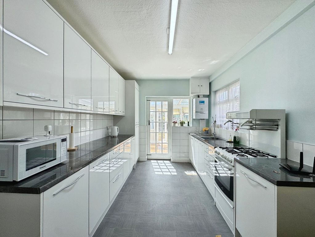 Property photo 3 of 15 Kitchen