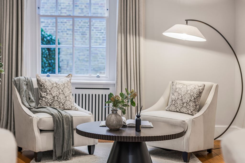 Property photo 3 of 17 Reception