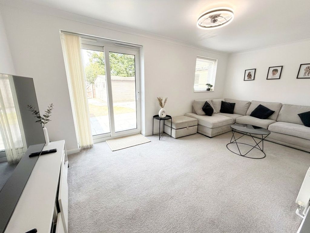 Property photo 3 of 17 Picture No. 18Https:
