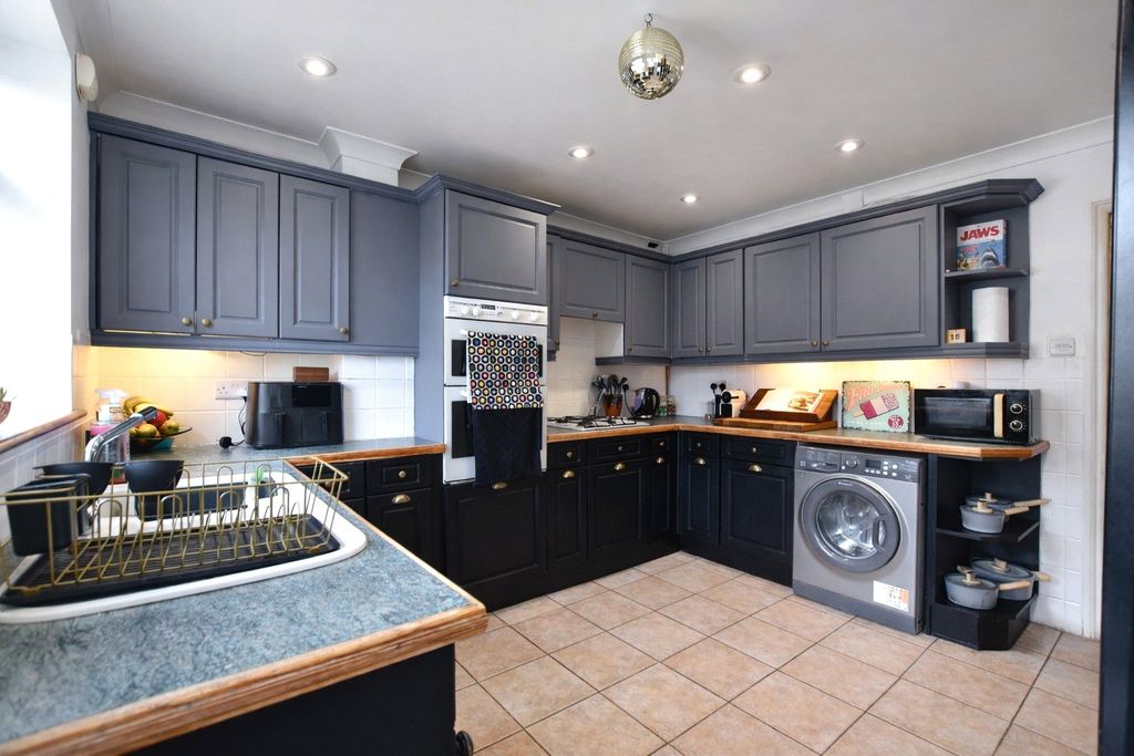 Property photo 2 of 16 Picture No. 17