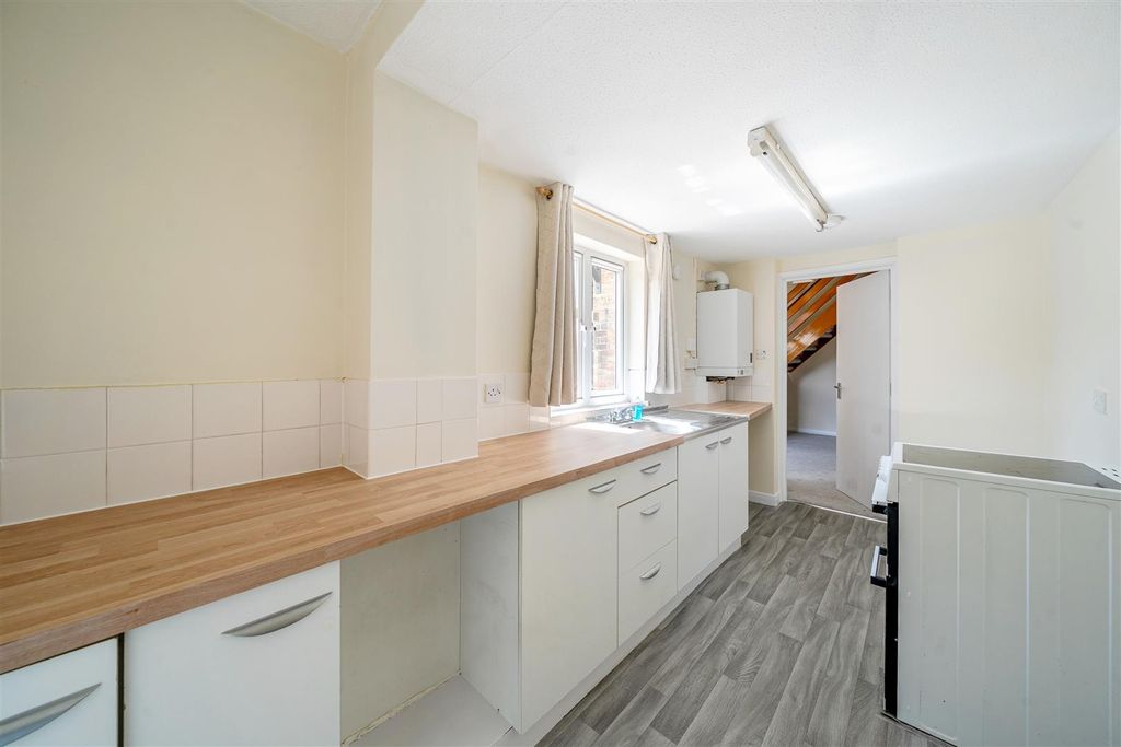 Property photo 3 of 9 Kitchen H.Jpg