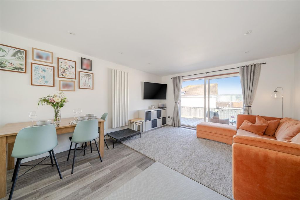 Property photo 3 of 24 1426144-10-69Bc05Daa3ba2.Jpg