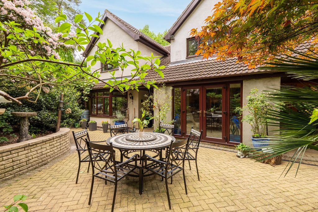 Property photo 2 of 32