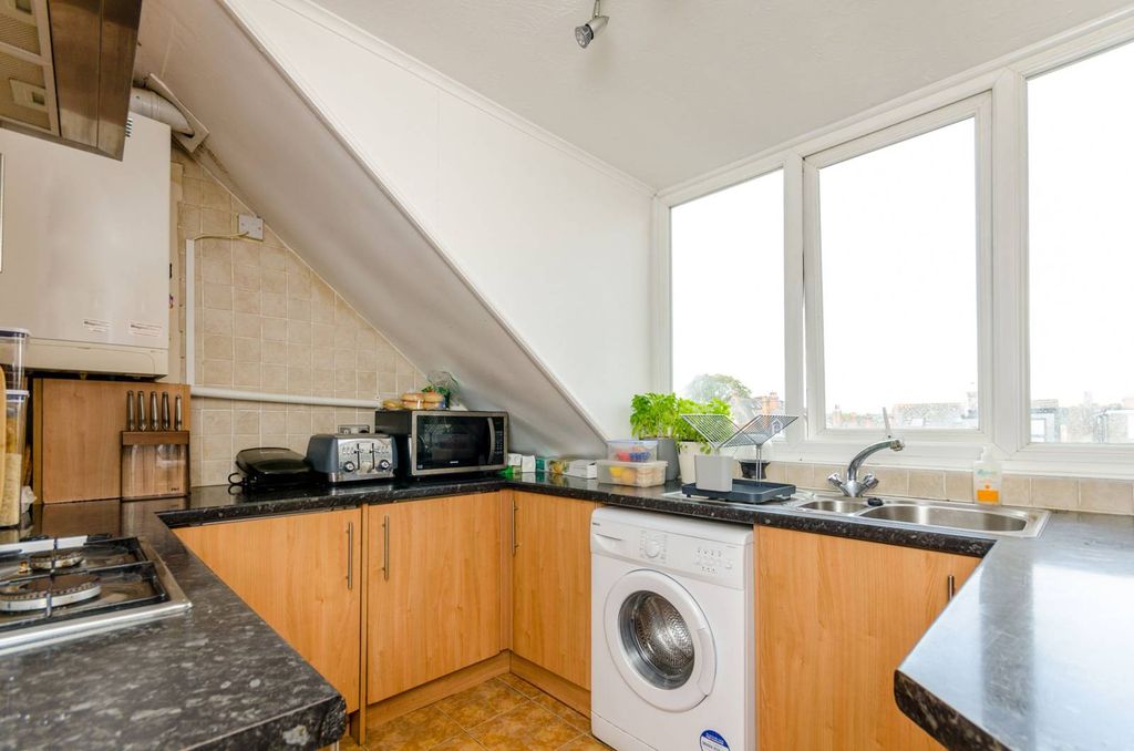 Property photo 3 of 6