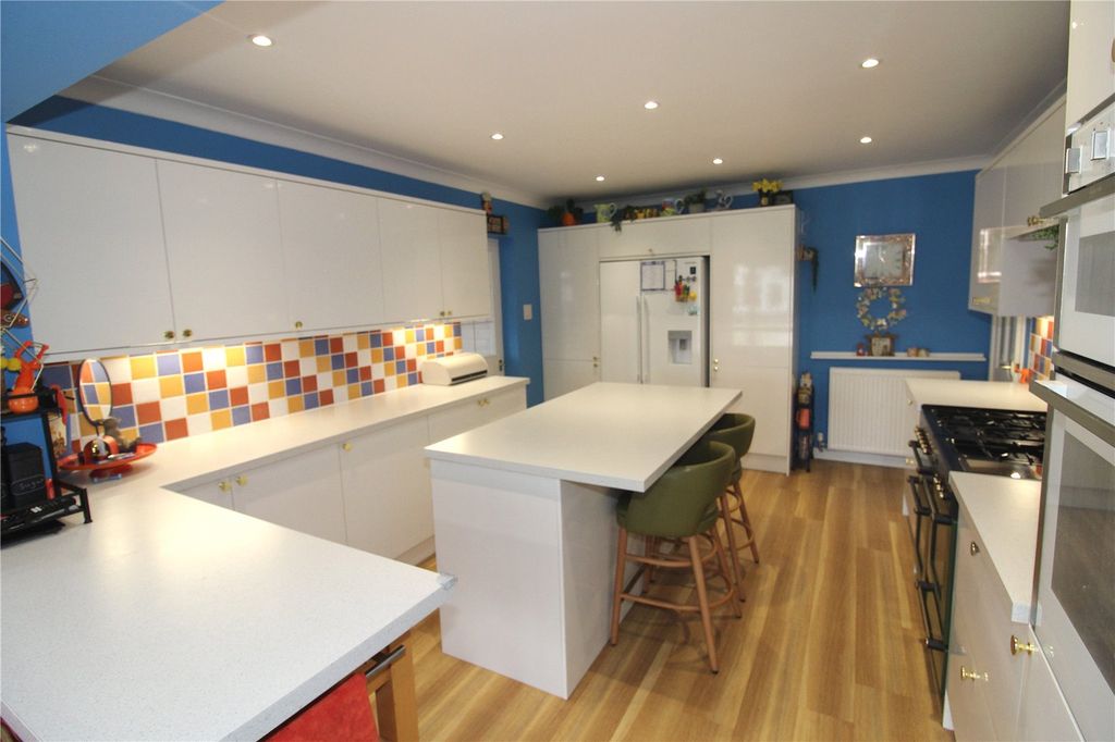 Additional image 11 of 5 bed detached house for saleThe Avenue, Fareham, Hampshire PO14