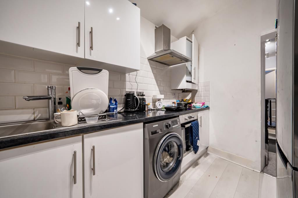 Property photo 3 of 17 Kitchen