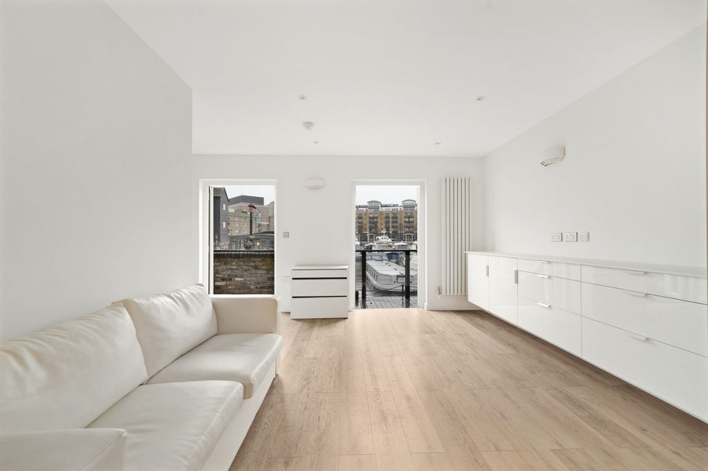 Property photo 2 of 22