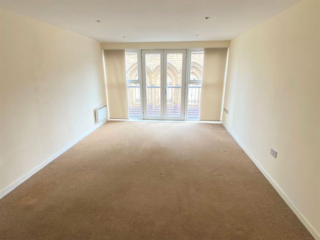 Property photo 2 of 8