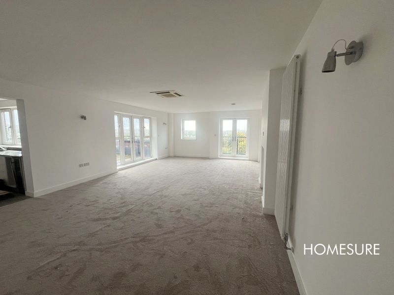 Property photo 3 of 13 Lounge