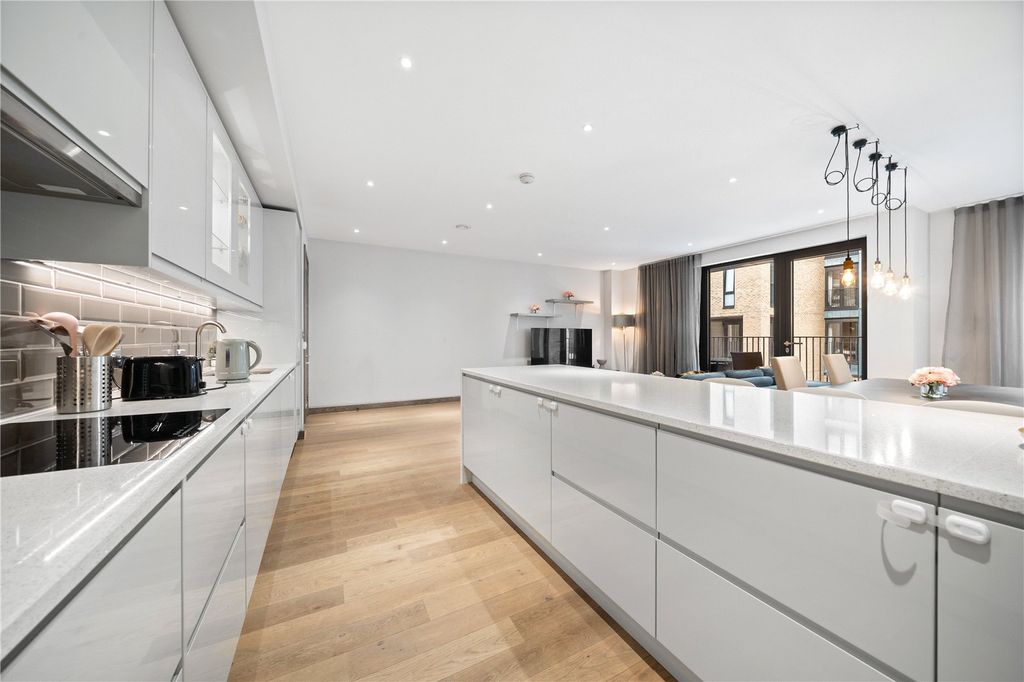 Property photo 2 of 11 Kitchen