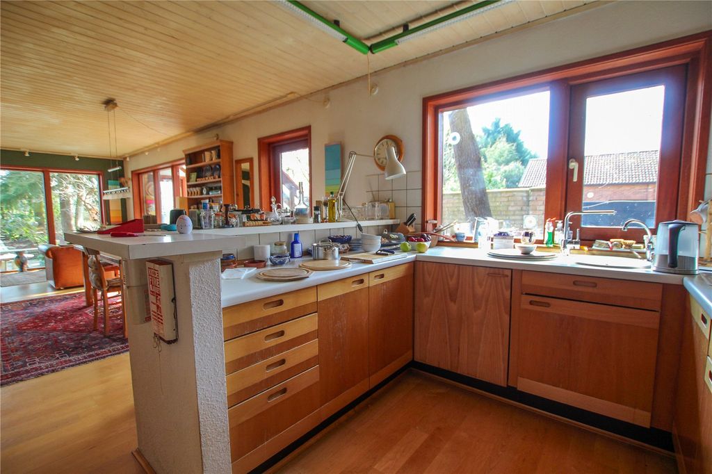 Property photo 3 of 31