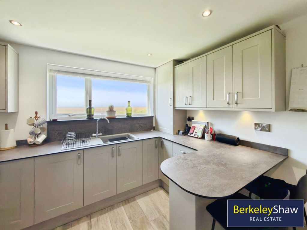 Property photo 3 of 15 Breakfast Kitchen