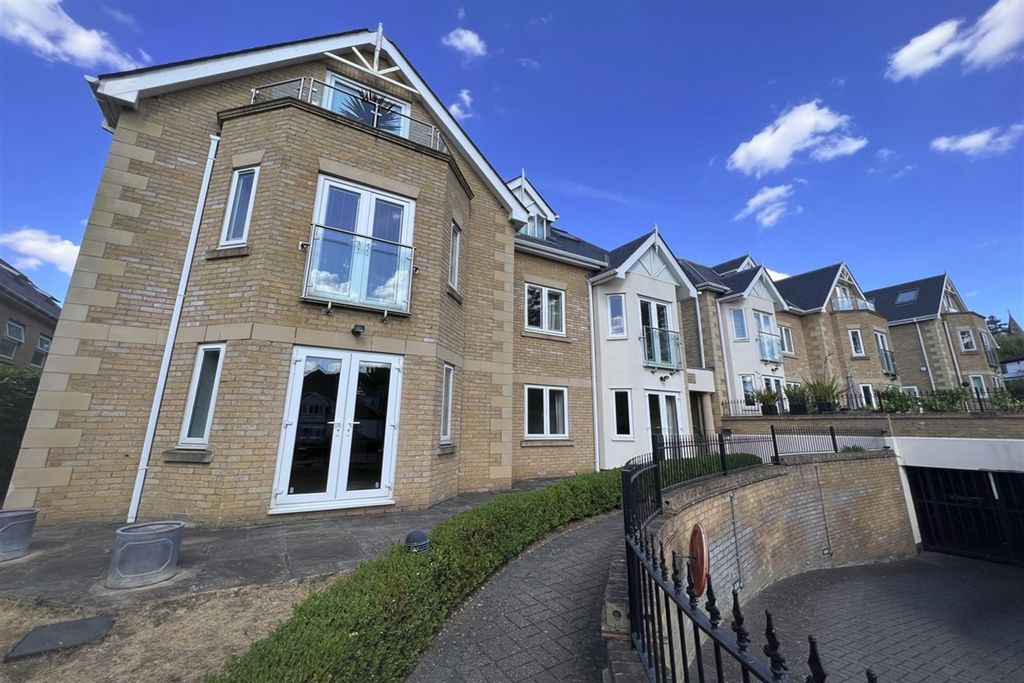 Property photo 1 of 8 (Main)