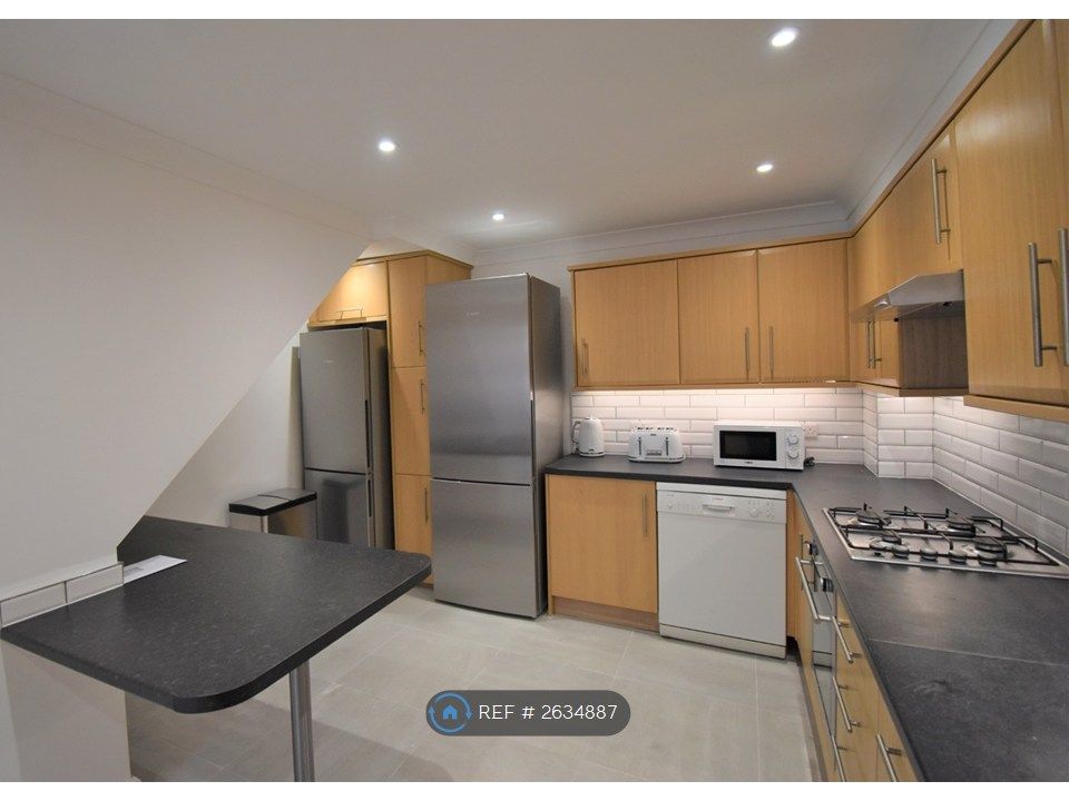 Property photo 3 of 15 Kitchen