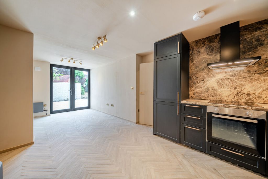 Property photo 1 of 13 1509964-3-6A82E81...