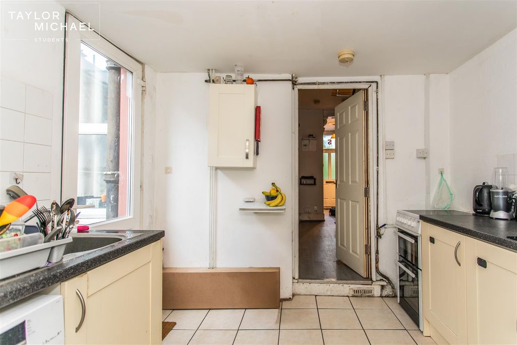 Property photo 2 of 16 Kitchen