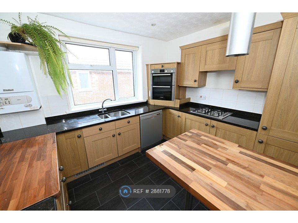 Property photo 2 of 9 Kitchen