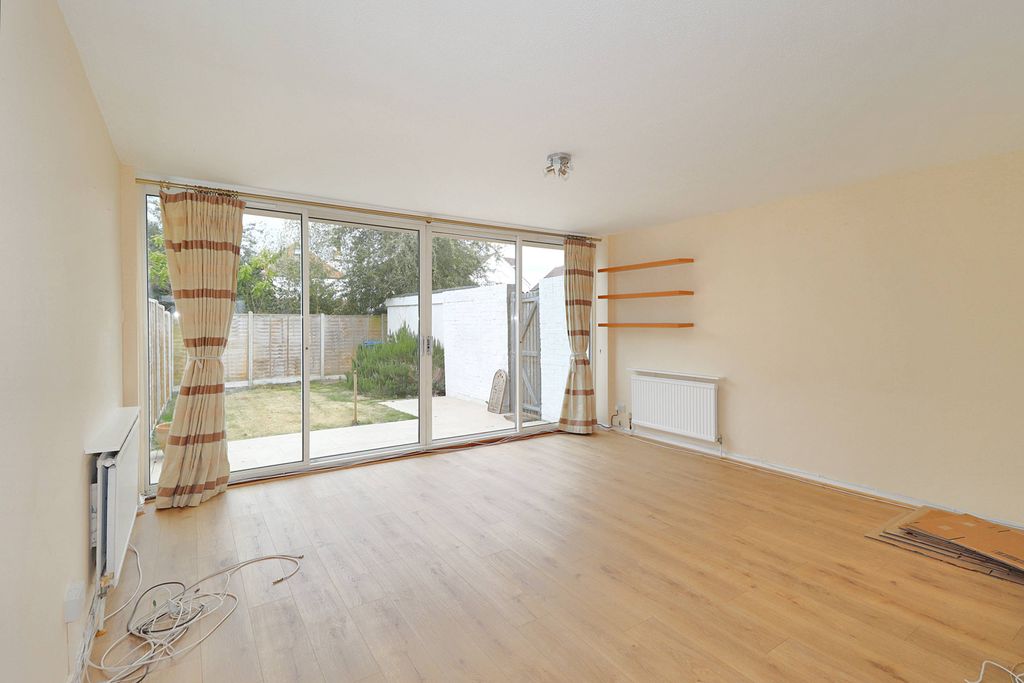 Property photo 2 of 7