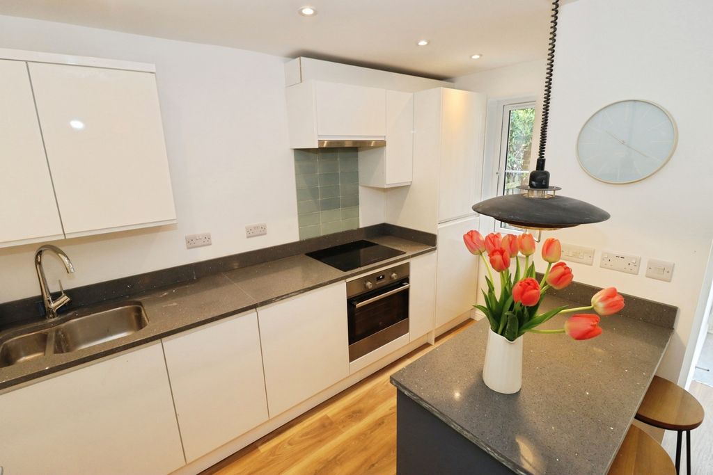 Property photo 2 of 12 Pbox-Img.Jpg