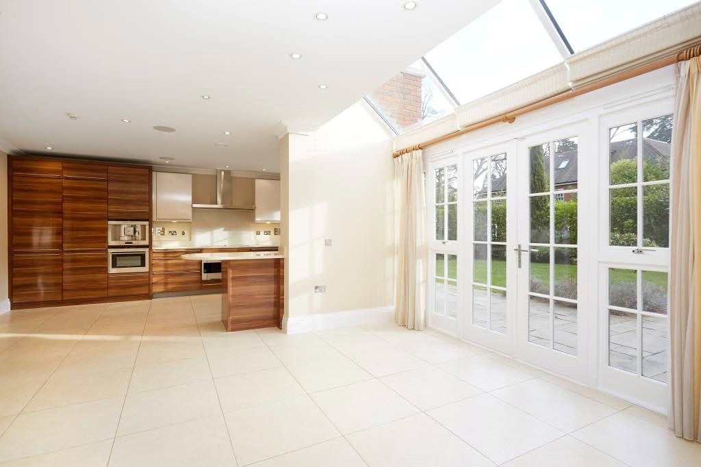 Property photo 3 of 11 Breakfast Room