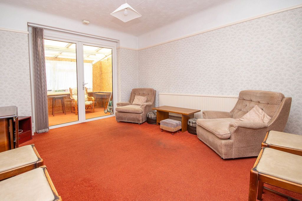 Property photo 3 of 11 Lounge