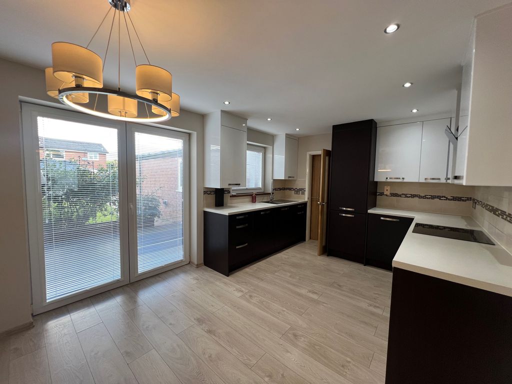 Property photo 1 of 12 Kitchen Dining Room