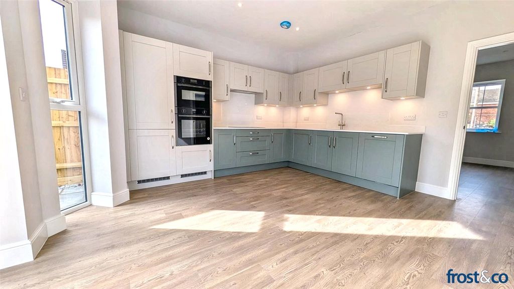 Property photo 3 of 13 Kitchen/Dining