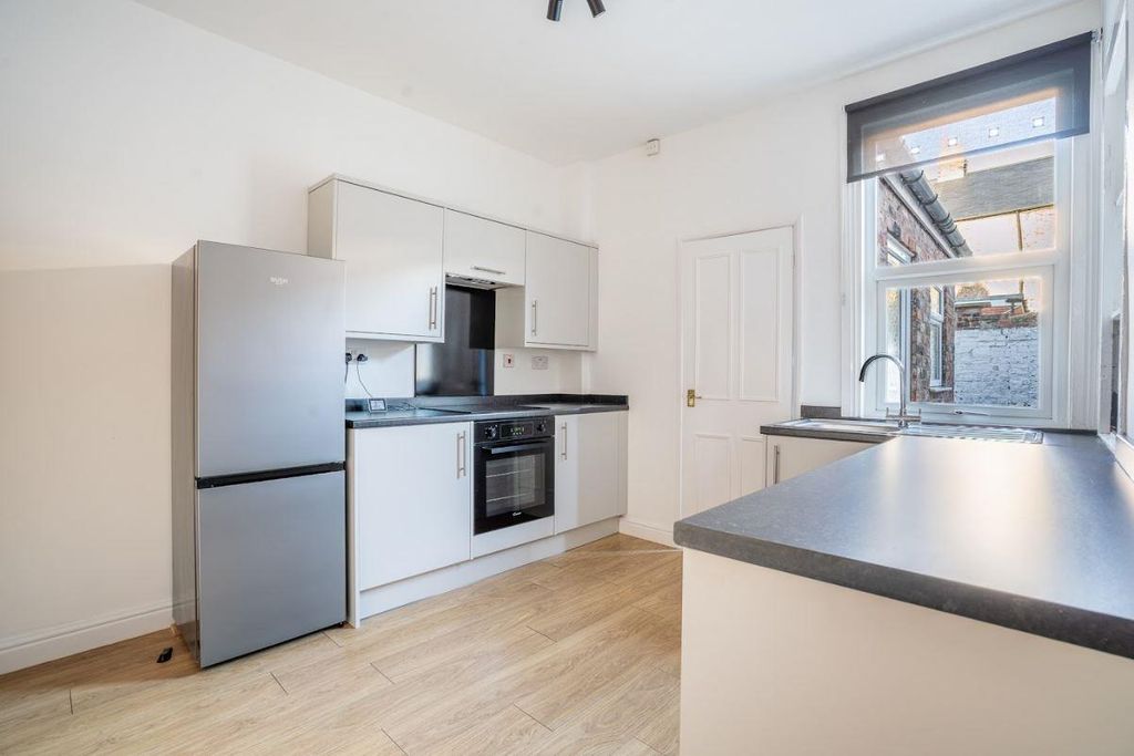 Property photo 2 of 9 Qvs Kitchen.Jpg