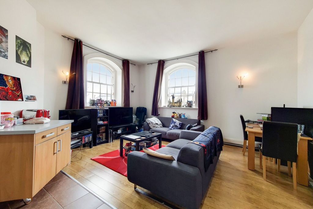 Property photo 2 of 13