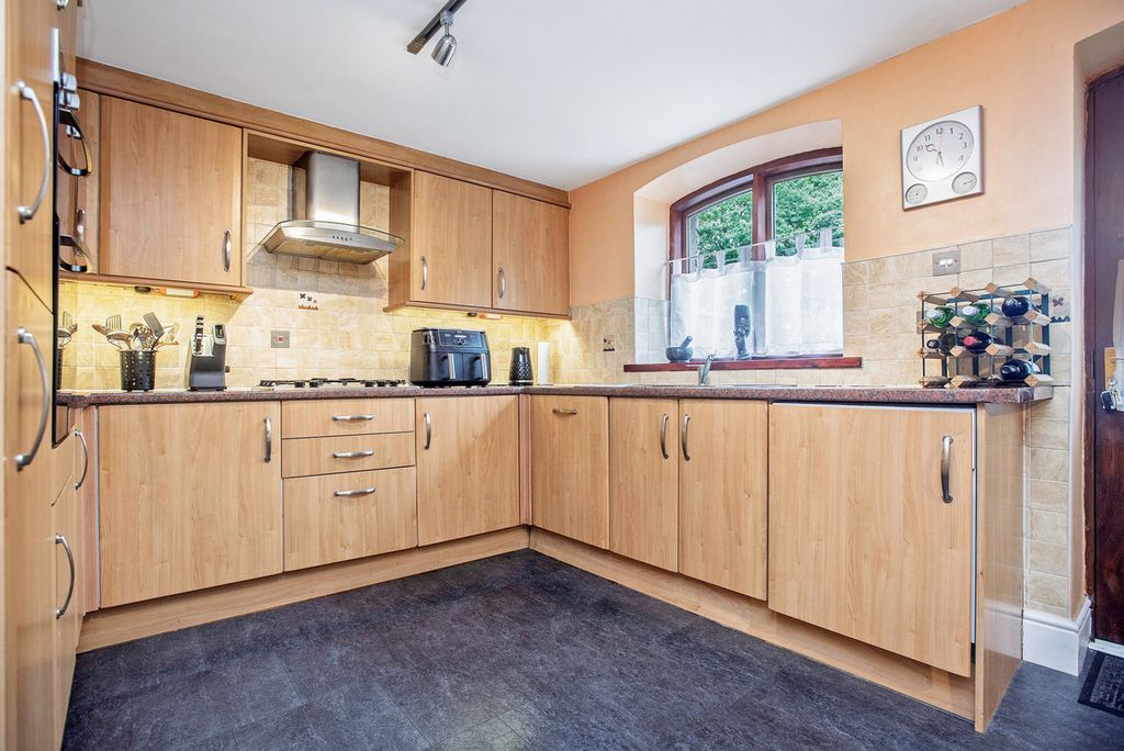Property photo 2 of 26