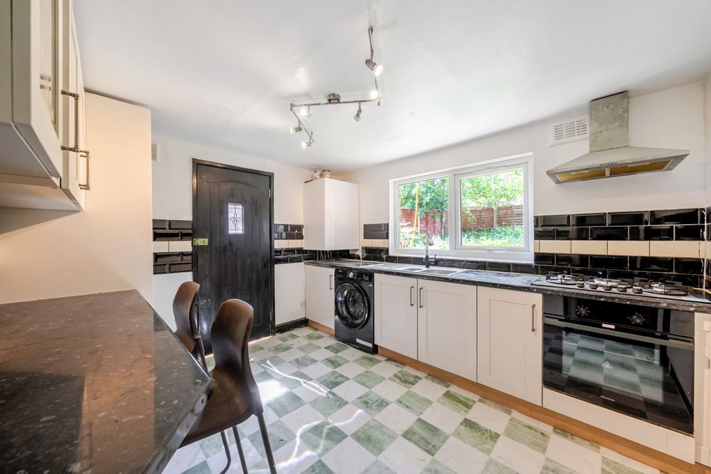 Property photo 2 of 13 1464508-9-6A0Dbb6...