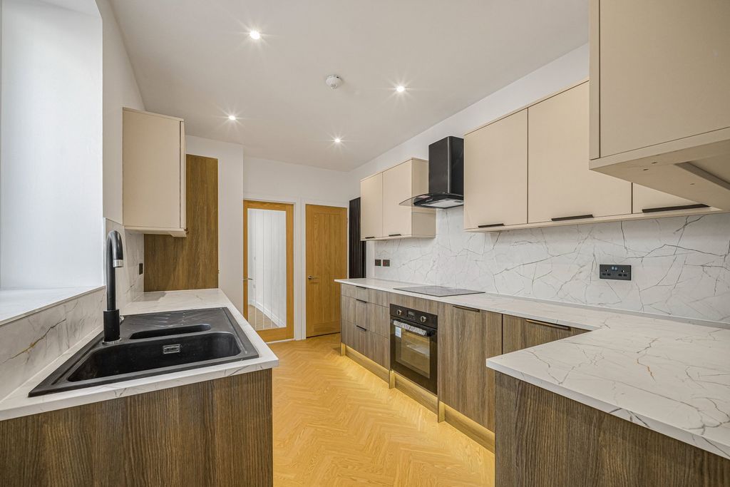 Property photo 1 of 36