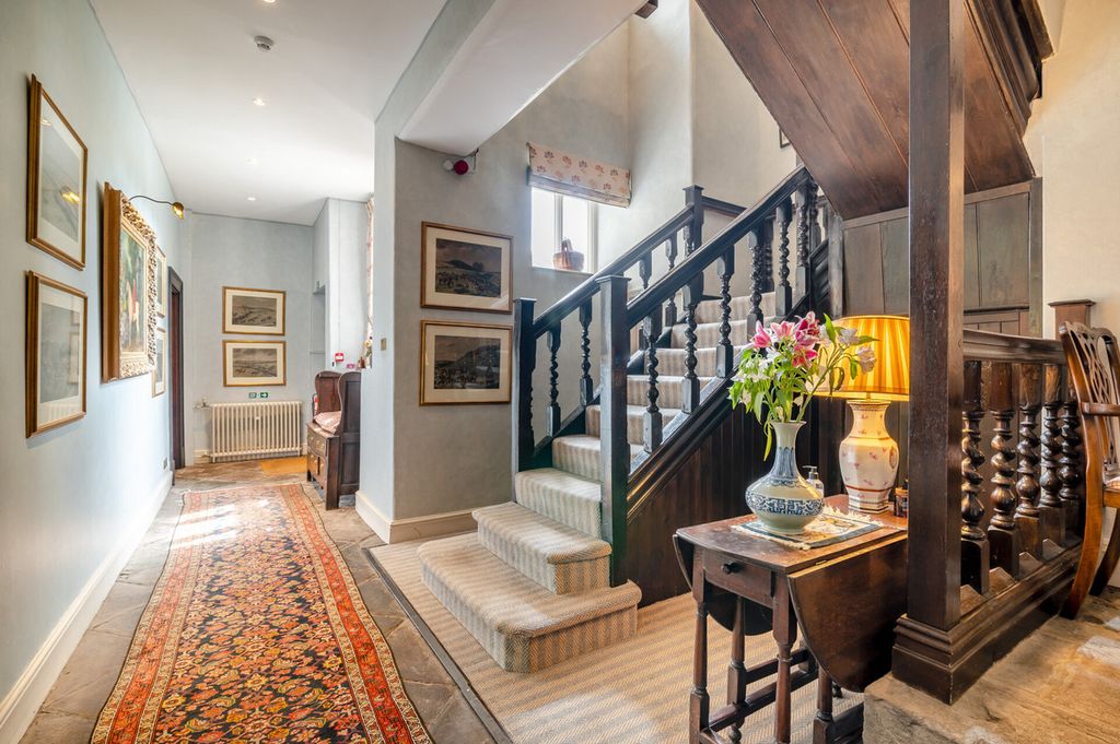 Property photo 2 of 50