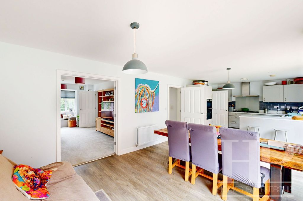 Property photo 3 of 31