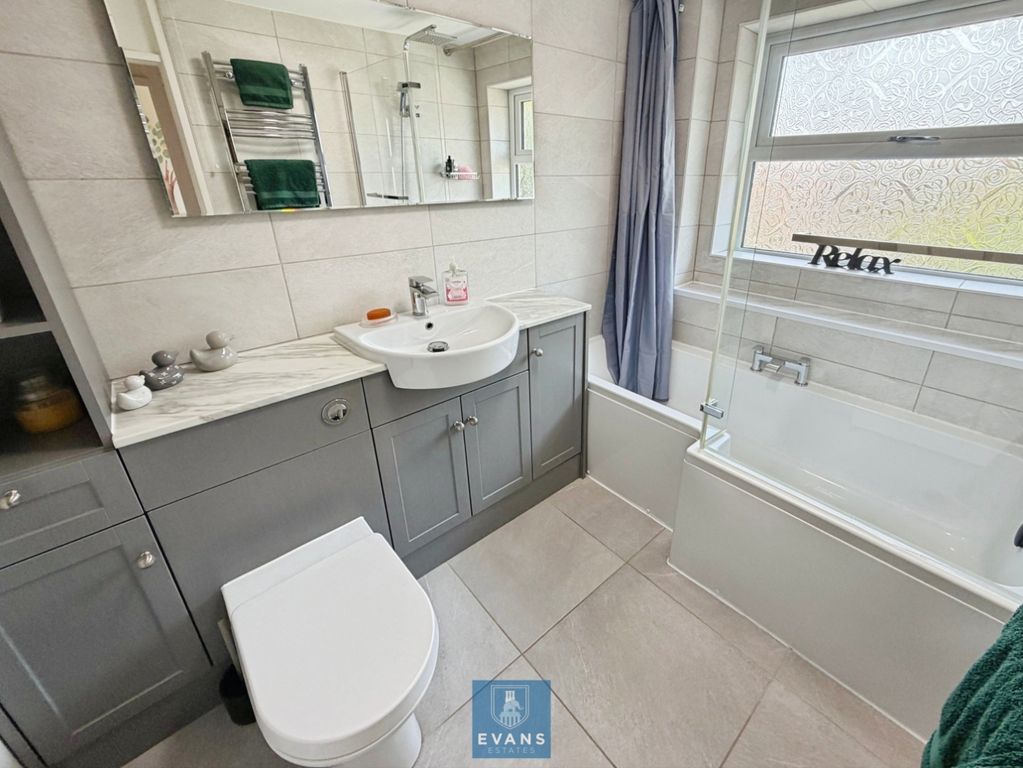 Property photo 3 of 24 Bathroom